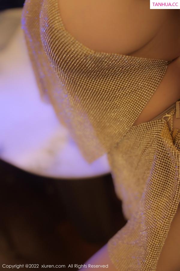 朱可 barbie可儿 [XiuRen]高清写真图 2022.12.26 No.6044 朱可儿Flora 真空金缕衣第17张图片